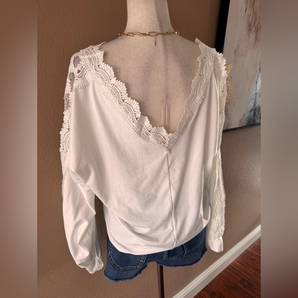 White Lace Trim V-Neck Women's Top - Picture 11 of 13